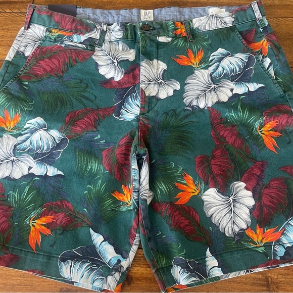 GAP Other - NWT Gap Men’s Floral tropical Hawaiian green flat front chino shorts size 38